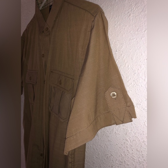 Men’s size M button down short sleeve shirt - Picture 4 of 5